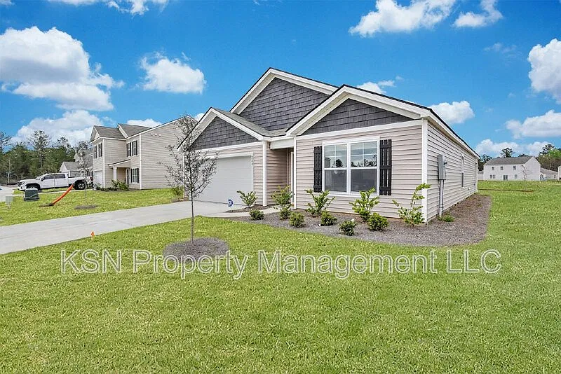 4 bed, 2.0 bath, 1775 sqft, $3,700 — Photo 3
