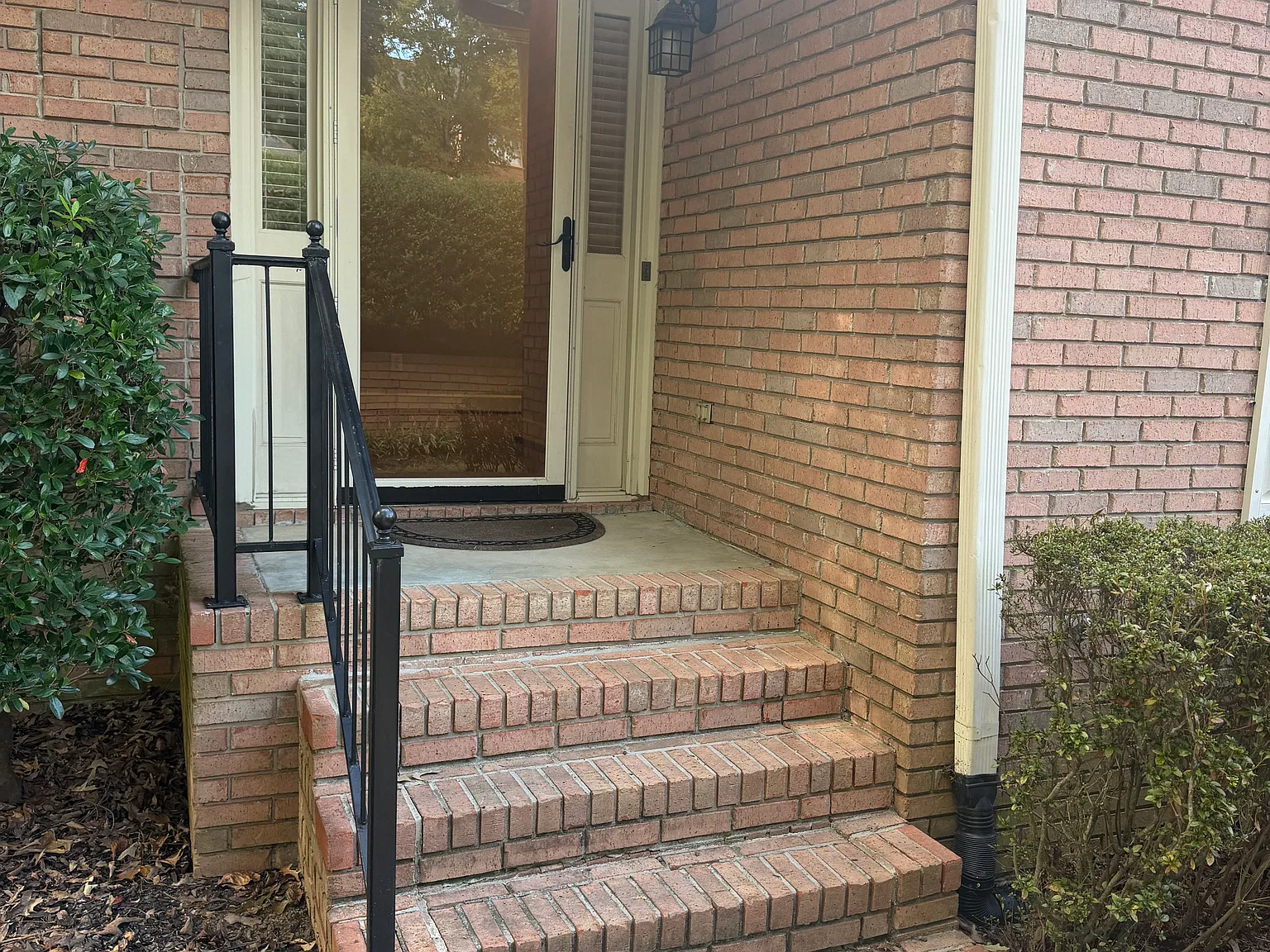 3 bed, 2250 sqft, $2,099 — Photo 3