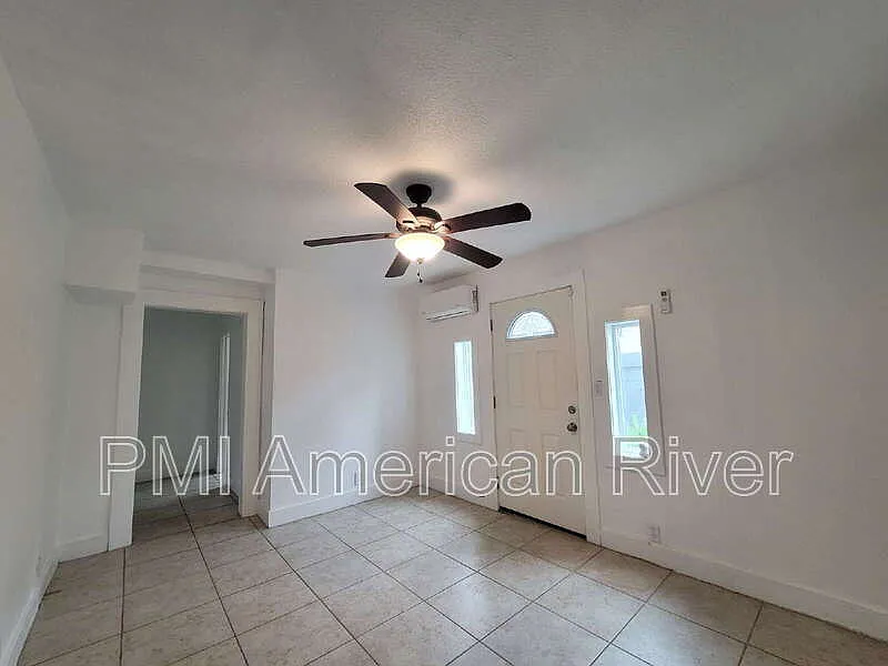 3 bed, 1.0 bath, 1029 sqft, $1,595 — Photo 2