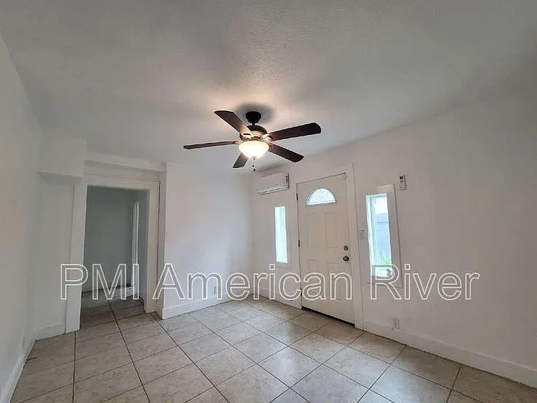 3116 40th St #B — Photo 2