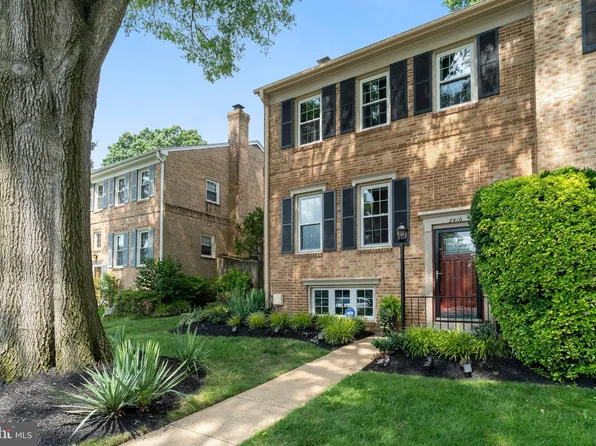 2416 Falls Place Ct, Falls Church, VA 22043