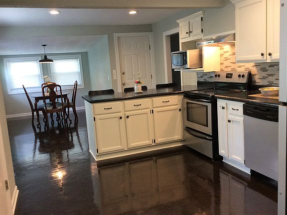 4th image of 2518 Louise St