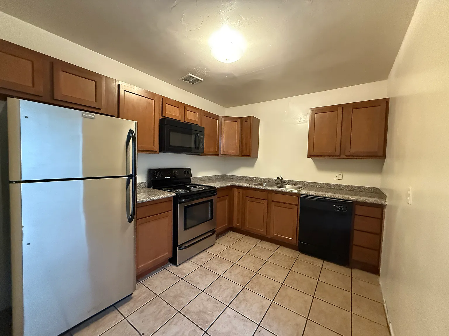 1320 E Adams St — Photo 4