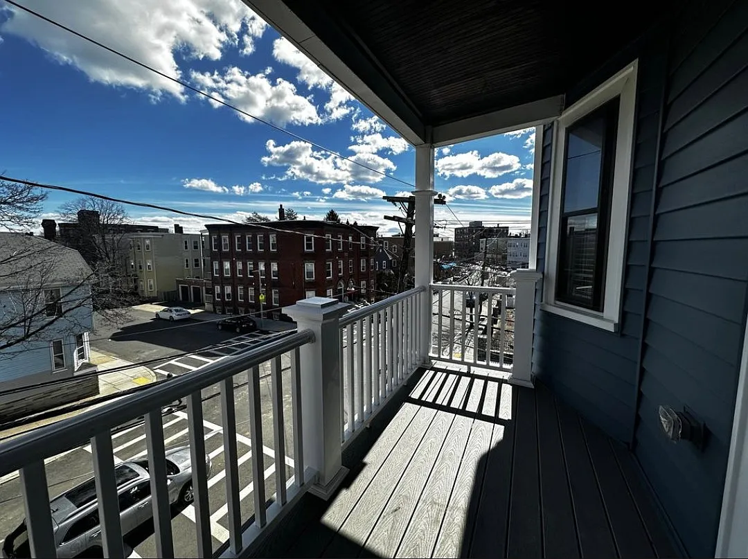3 bed, 1200 sqft, $3,400 — Photo 2