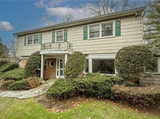 1 Country Ridge Cir, Rye Brook, NY 10573