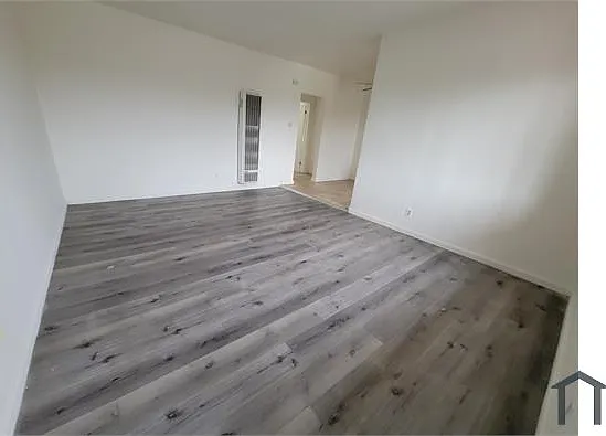 2 bed, 715 sqft, $2,887 — Photo 3