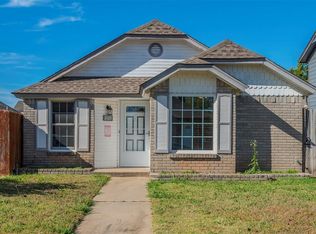 2105 S Robinson Ave, Moore, OK 73170