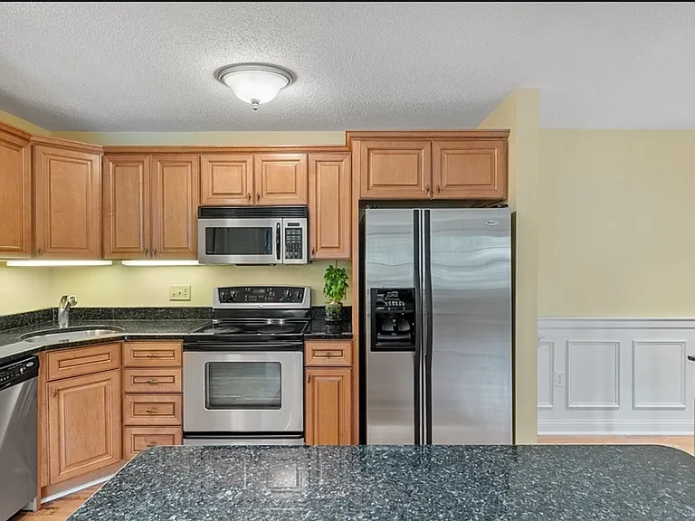 650 Brookside Dr #D — Photo 9