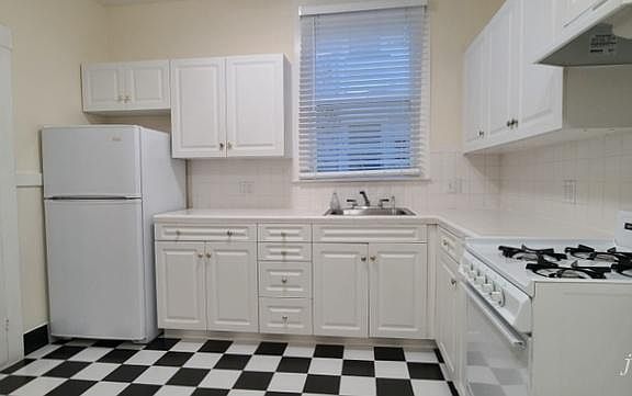 3rd image of 901 Broderick St #1