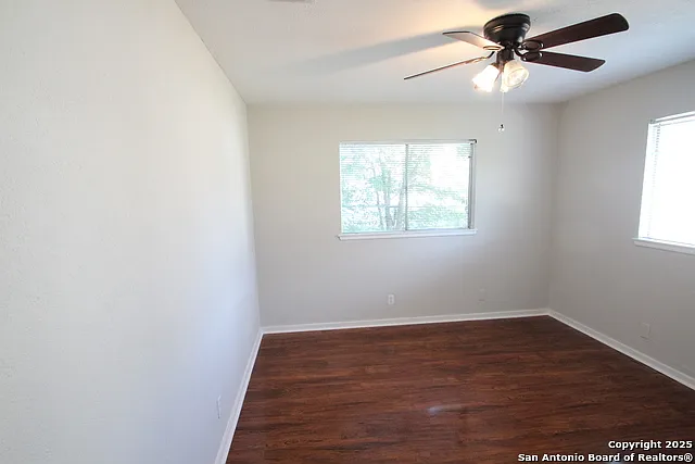 310 Threadneedle Ln — Photo 15