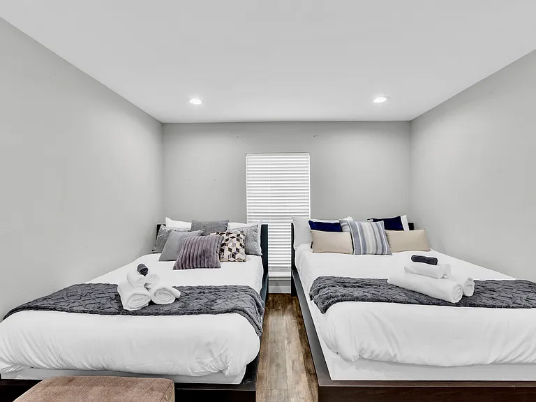 1005 Cambridge Dr — Photo 9