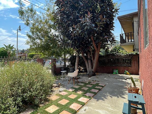 3rd image of 2663 Queen St