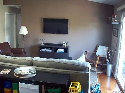 2 bed, 1.0 bath, 995 sqft, $1,700 — Photo 3