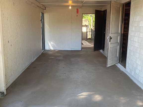 5th image of 913 Devonwood Ave
