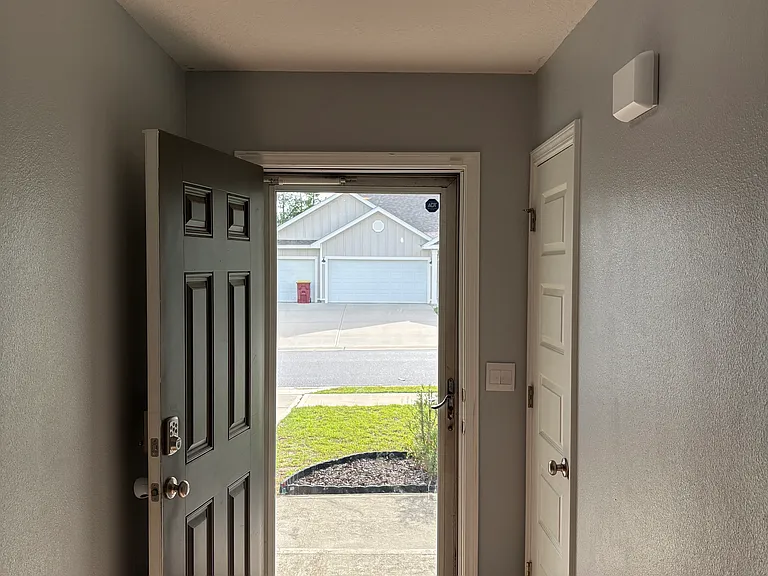 721 Quintana St — Photo 3