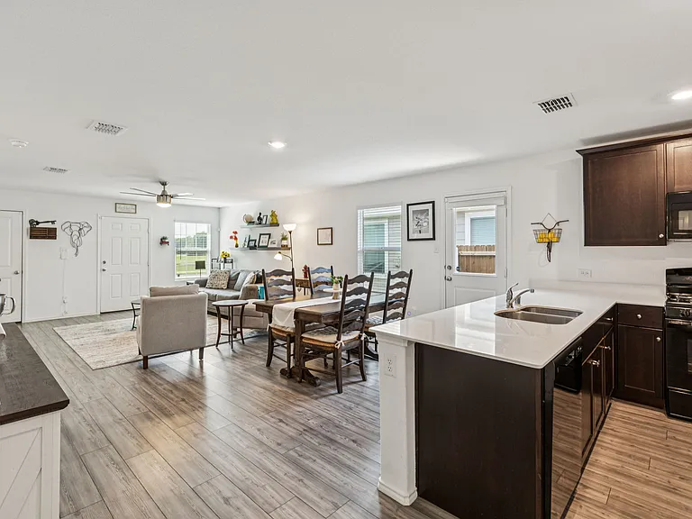 7408 Bluebell Ln — Photo 8