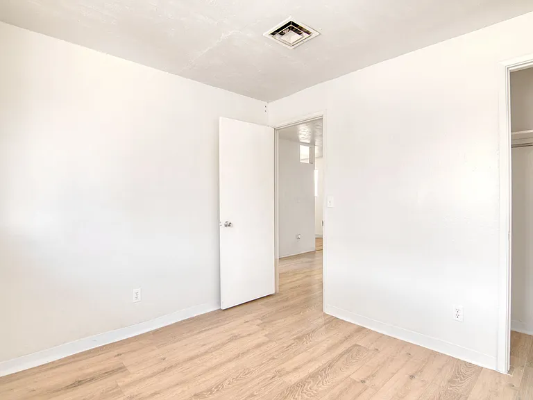 5657 E 28th St #5657 — Photo 3