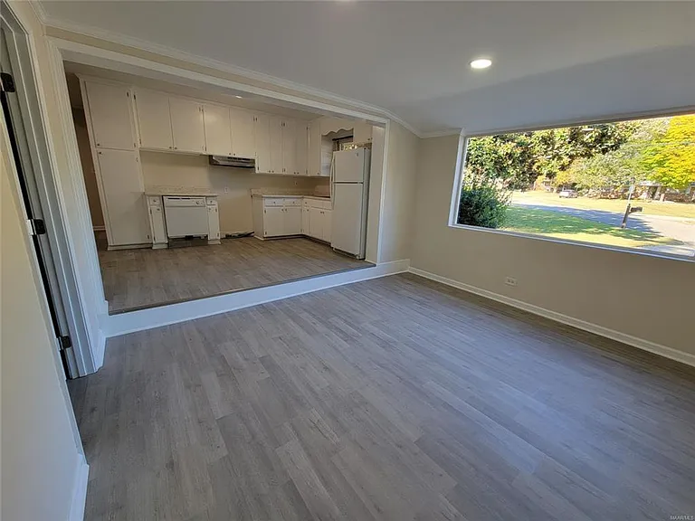 950 Karen Rd — Photo 4