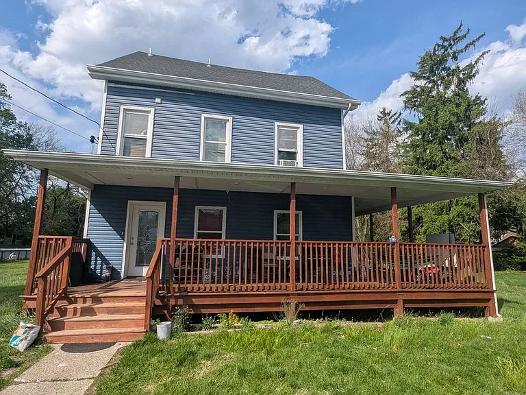 12 Union Ave — Photo 1