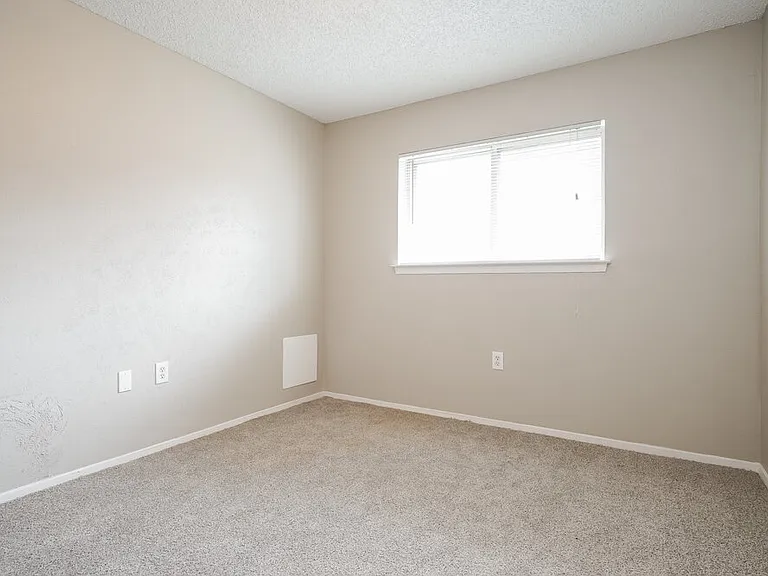 618 Thornwood Trl — Photo 13