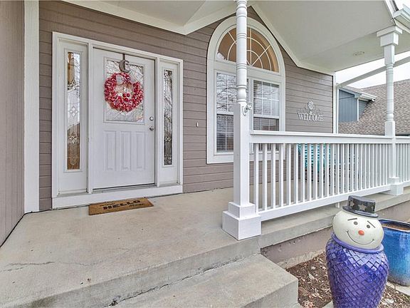 3rd image of 1509 SW Cross Creek Pl