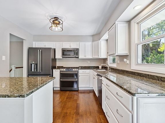 5th image of 1726 E Rosehill Dr