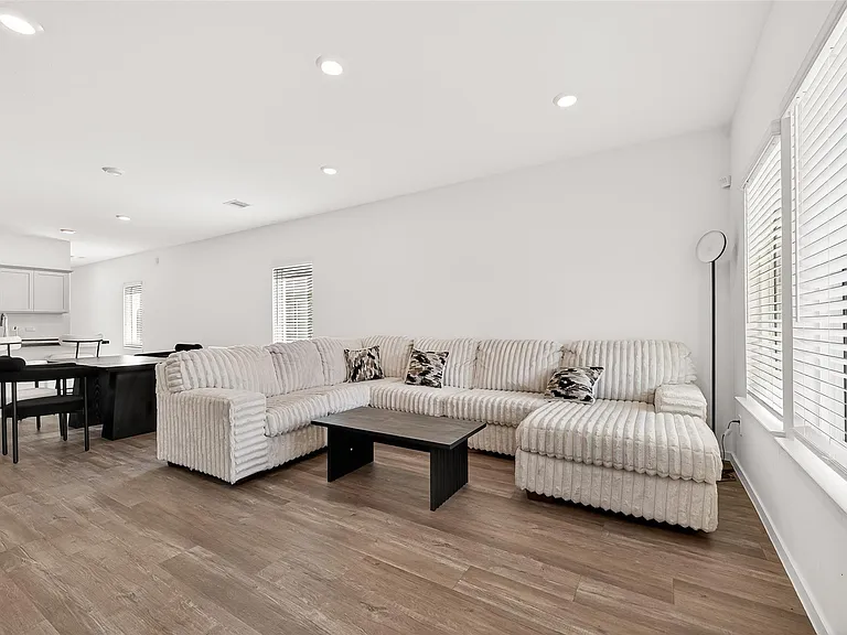 5442 Pinetree Crescent Ln — Photo 4