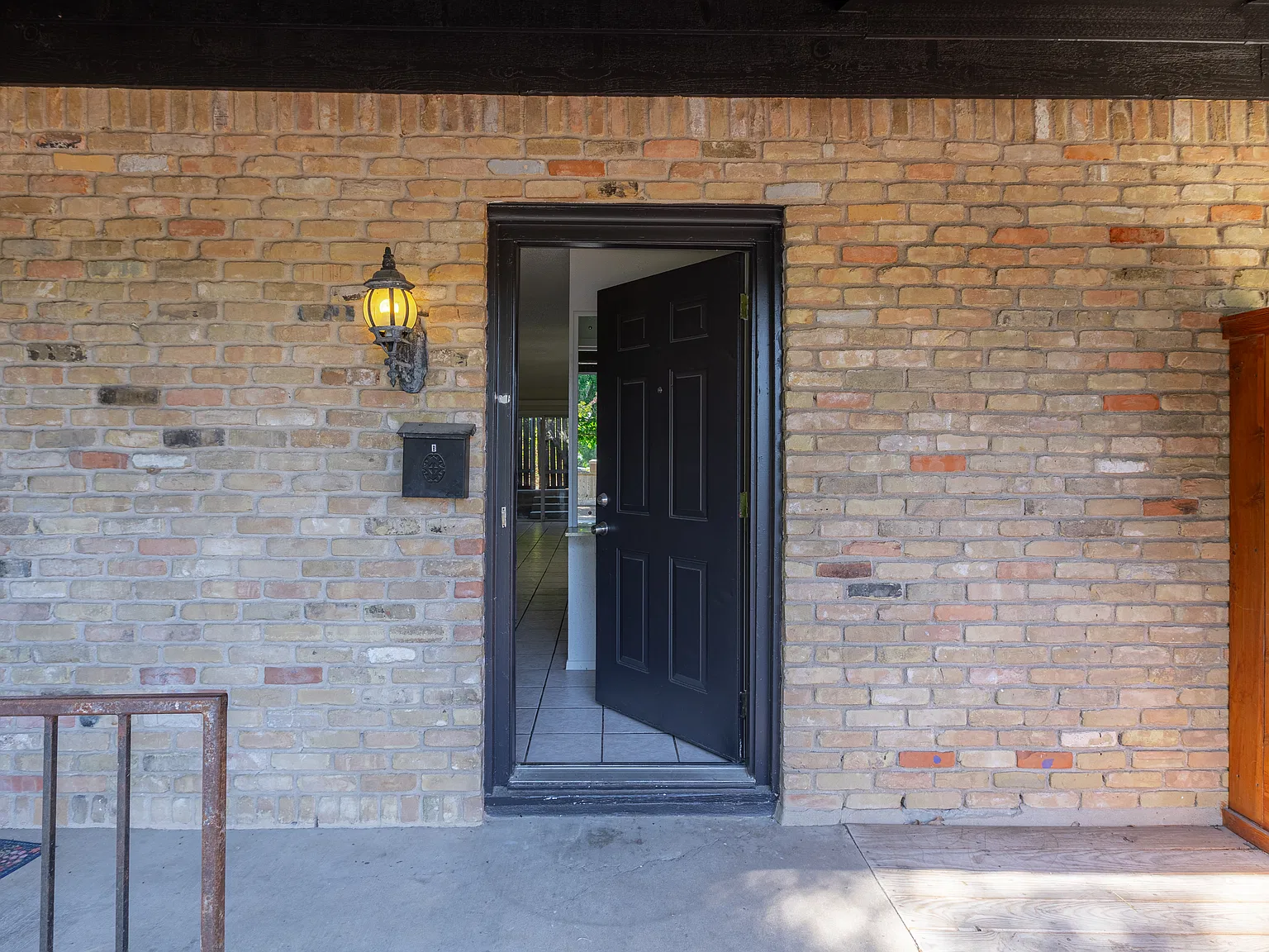 7200 Creekside Dr — Photo 3