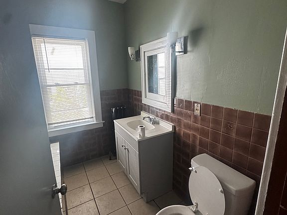 4th image of 321 Primrose Ave
