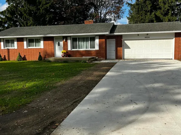 9030 Maplewood Dr, Berrien Springs, MI 49103