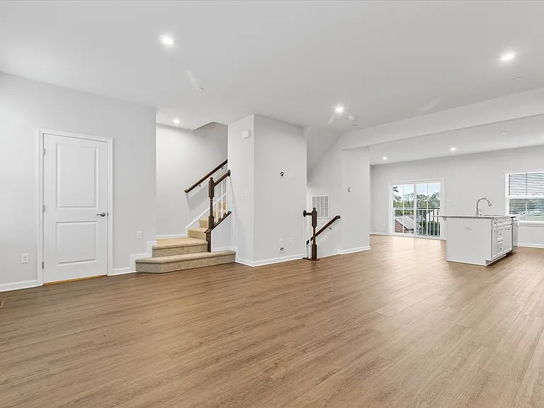 151 Crown St — Photo 11