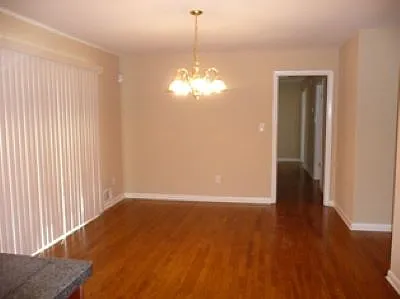 3 bed, 1200 sqft, $1,900 — Photo 3