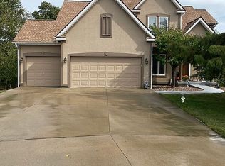 7911 N Woodland Ave, Gladstone, MO 64118