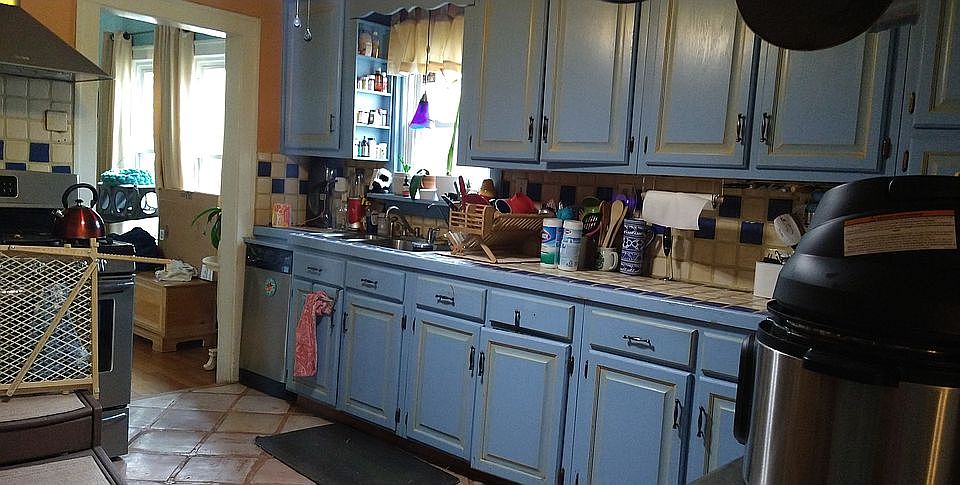2nd image of 609 W Lullwood Ave