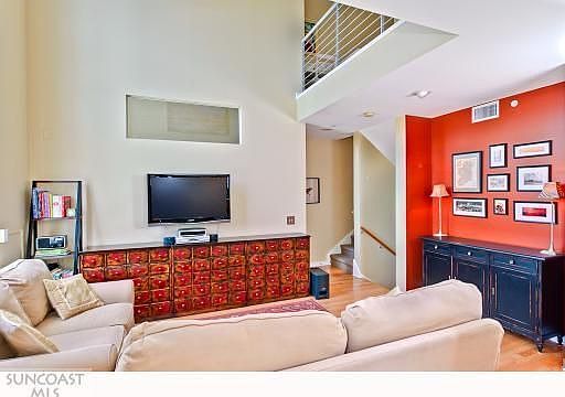 5th image of 327 4th Ave N