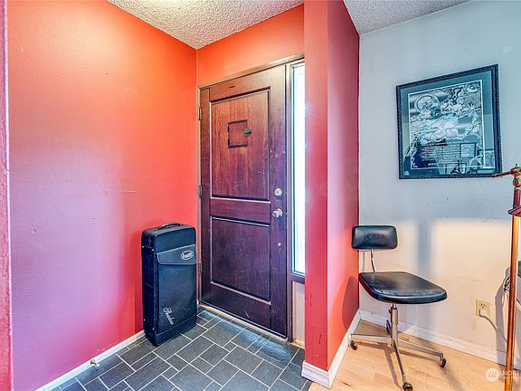 Front door & entryway>