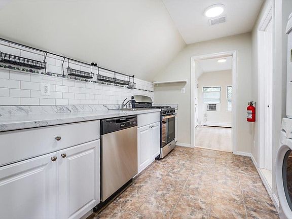 3rd image of 32 Claremont Ave APT 3