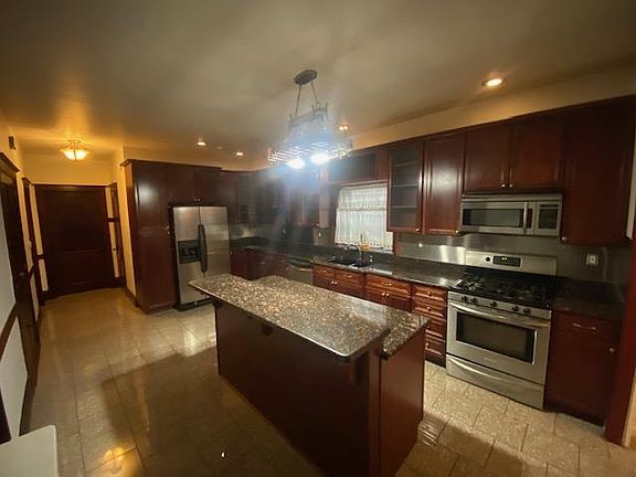 3rd image of 224 N Austin Blvd #2