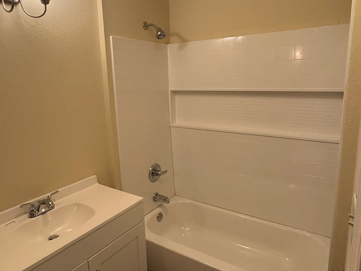 4 bed, 1893 sqft, $1,445 — Photo 2