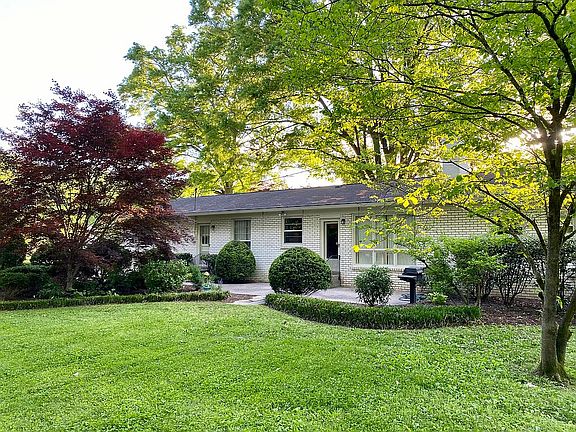 3rd image of 1900 Rosewood Valley Dr