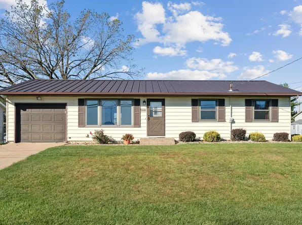 8920 N Badger Rd, East Dubuque, IL 61025