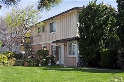 2nd image of 435 Bahia Way