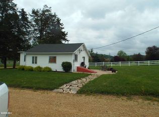 6988 S Pleasant Hill Rd, Elizabeth, IL 61028