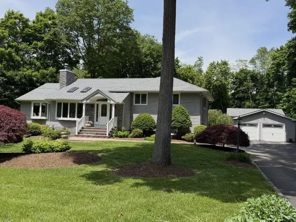 3 Hunter Court, Dix Hills, NY 11746