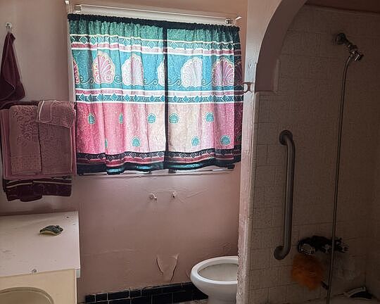 2nd image of 3039 S Norton Ave