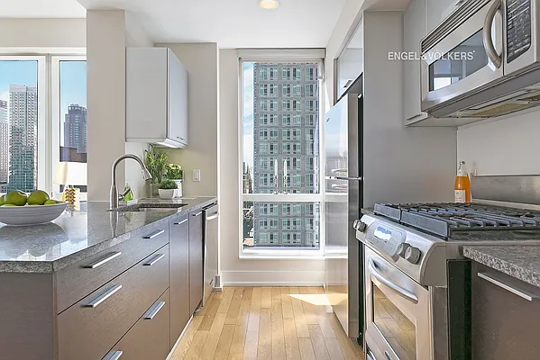 Rented by Engel & Völkers New York City | media 4