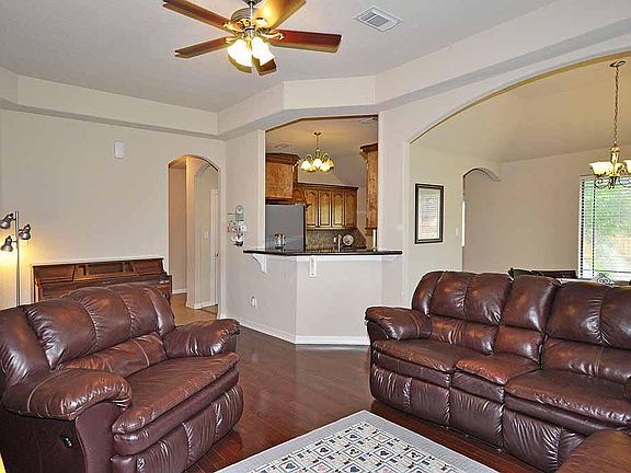 LIVING ROOM TO KITCHEN