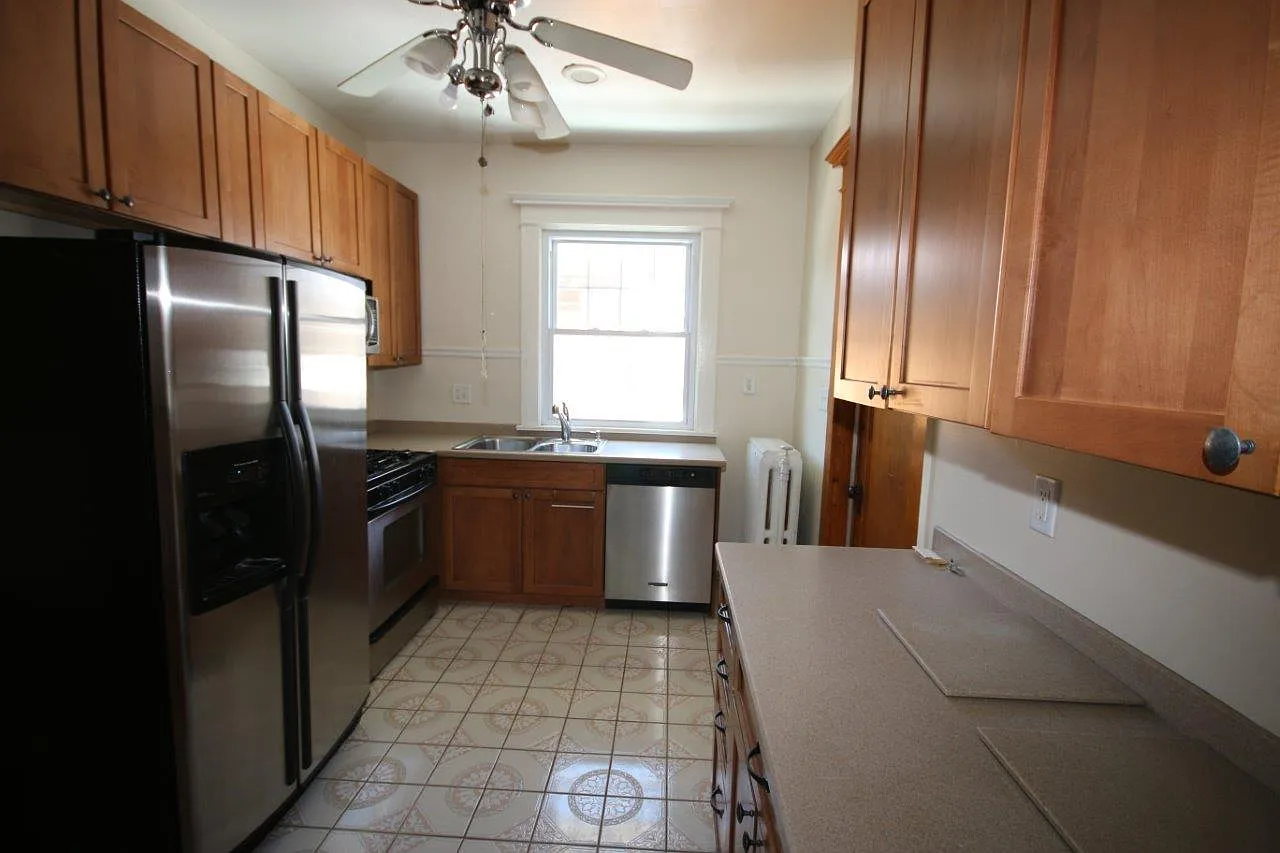4 bed, 2100 sqft, $2,395 — Photo 3