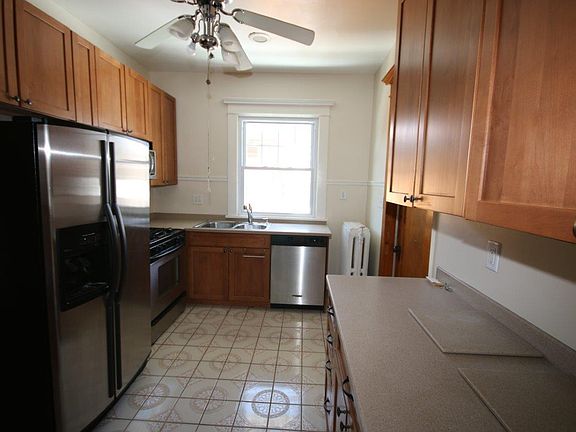 3rd image of 1012 Laurel Ave #1