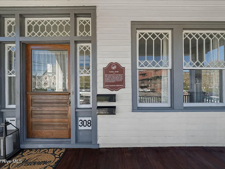 308 Dock St #LOWER — Photo 6